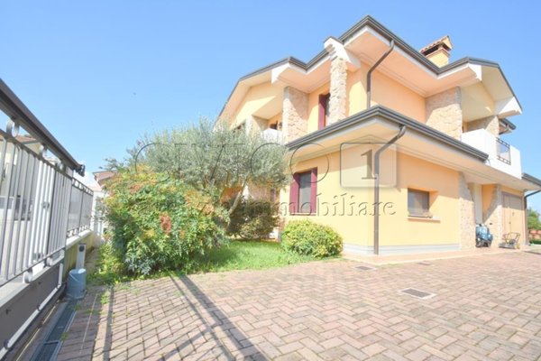 casa indipendente in vendita a Camisano Vicentino in zona Santa Maria