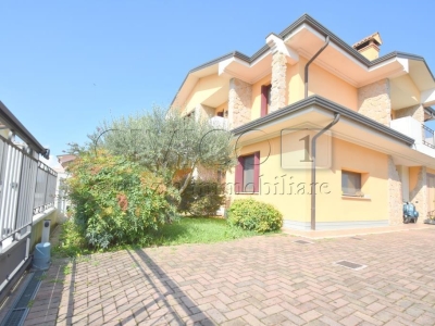 casa indipendente in vendita a Camisano Vicentino in zona Santa Maria