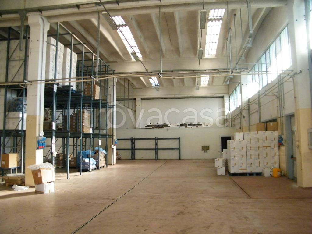 capannone in vendita a Camisano Vicentino