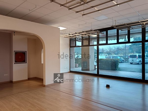 locale commerciale in vendita a Camisano Vicentino