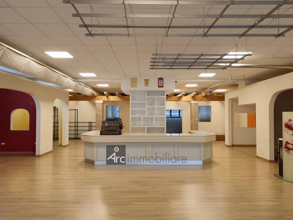 negozio in vendita a Camisano Vicentino in zona Santa Maria