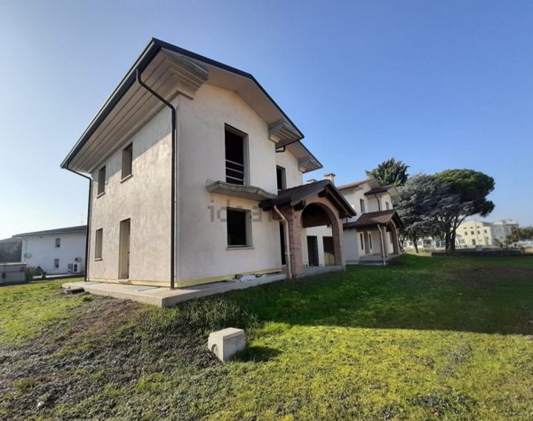 casa indipendente in vendita a Camisano Vicentino in zona Santa Maria