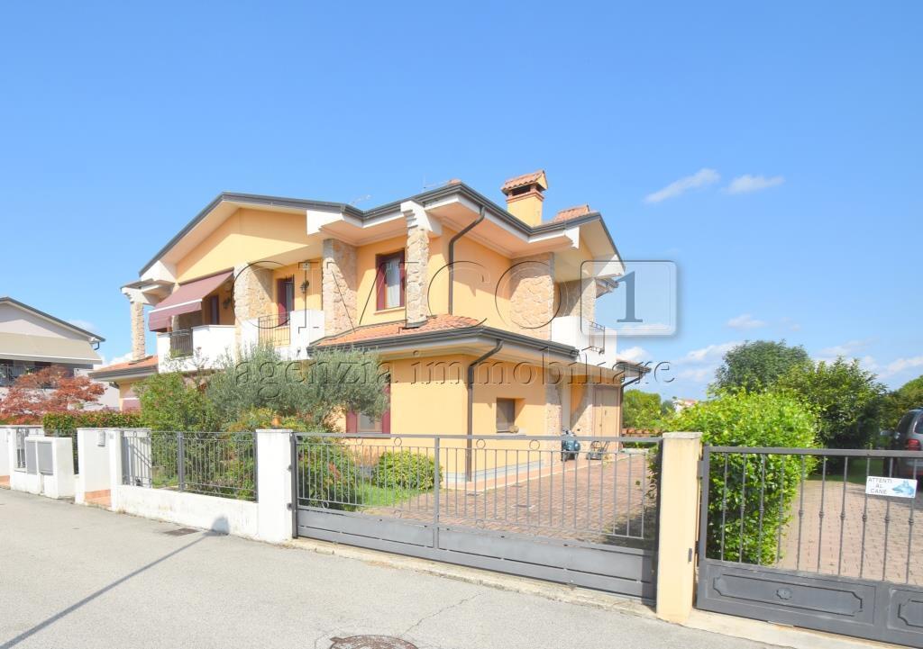 casa indipendente in vendita a Camisano Vicentino in zona Santa Maria