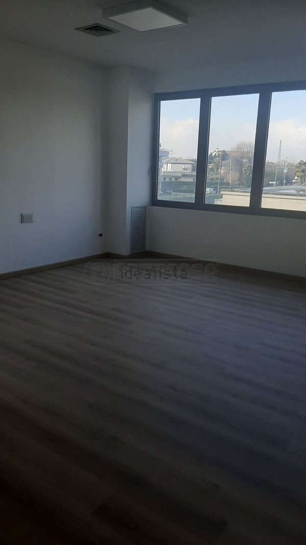 ufficio in vendita a Camisano Vicentino