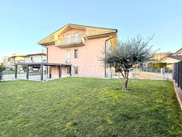 casa indipendente in vendita a Camisano Vicentino in zona Santa Maria
