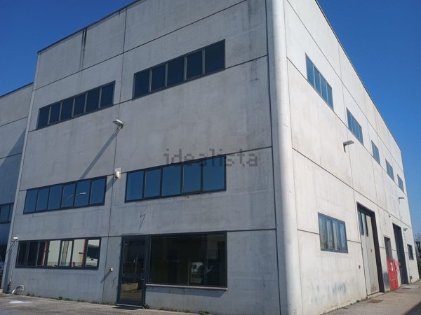 locale di sgombero in vendita a Camisano Vicentino