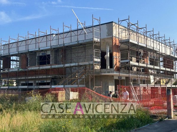 casa semindipendente in vendita a Camisano Vicentino