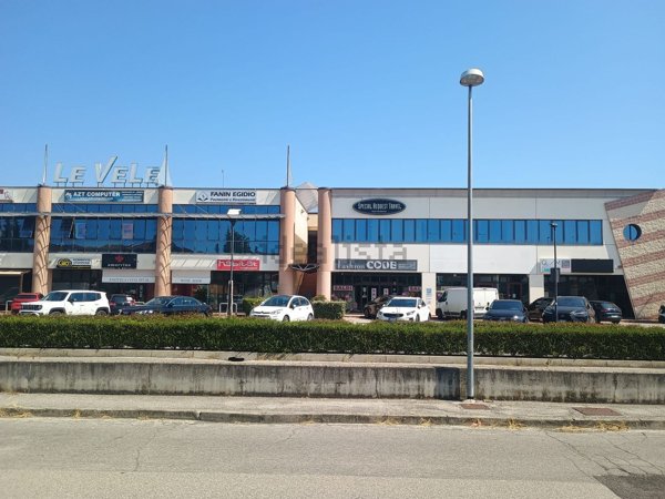 negozio in vendita a Camisano Vicentino in zona Santa Maria