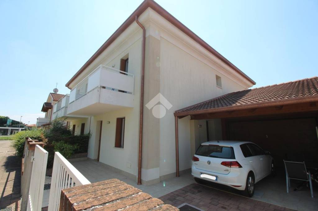 casa indipendente in vendita a Camisano Vicentino in zona Santa Maria