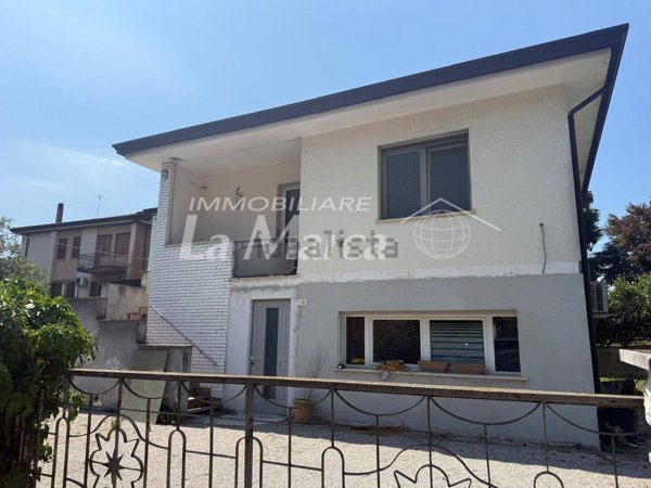 casa indipendente in vendita a Camisano Vicentino in zona Santa Maria