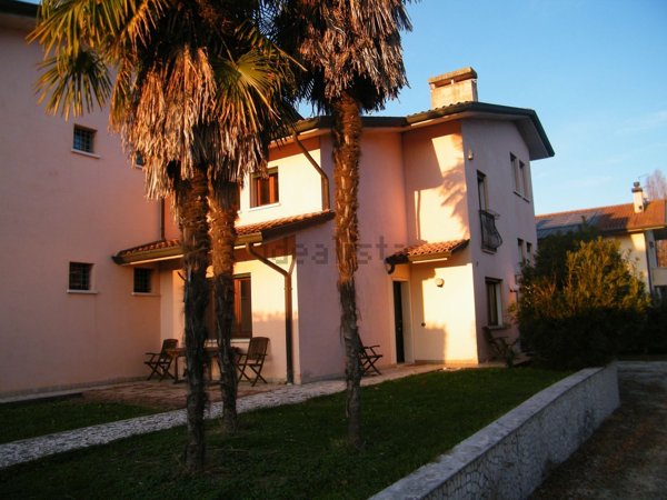 casa indipendente in vendita a Camisano Vicentino in zona Santa Maria