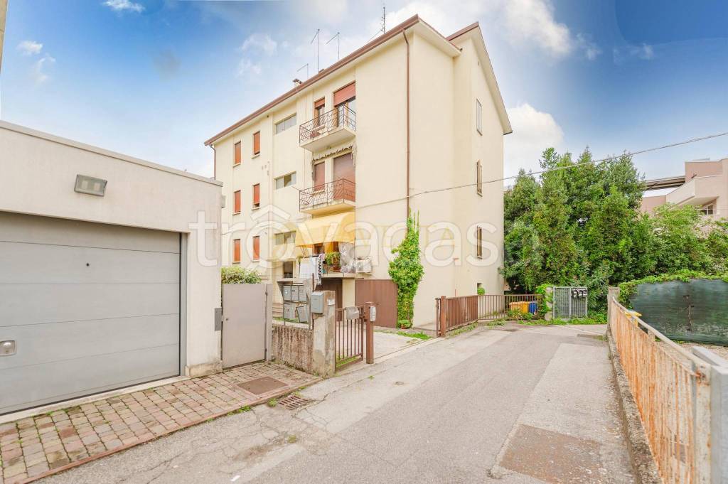 appartamento in vendita a Camisano Vicentino in zona Santa Maria