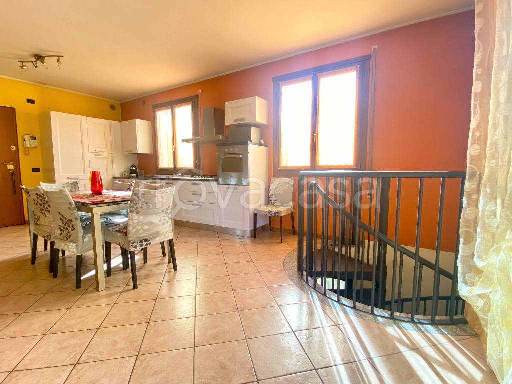 appartamento in vendita a Camisano Vicentino in zona Santa Maria