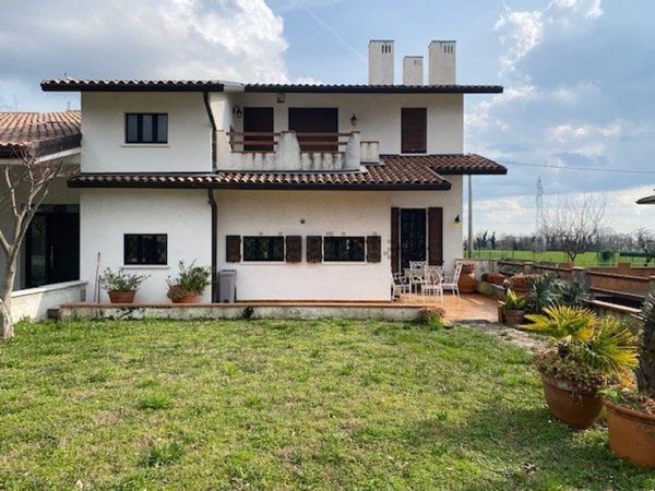 casa indipendente in vendita a Carrè