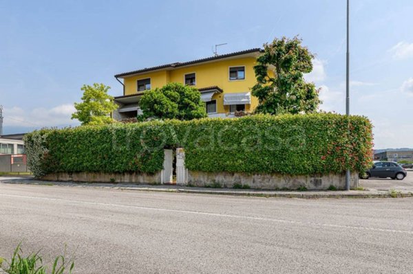 casa indipendente in vendita a Carrè