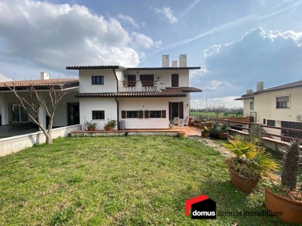 casa indipendente in vendita a Carrè