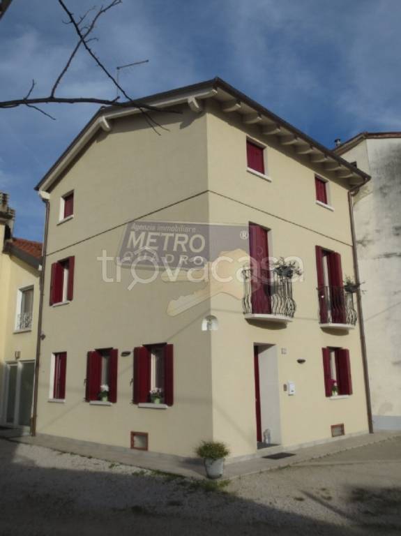 casa indipendente in vendita a Carrè