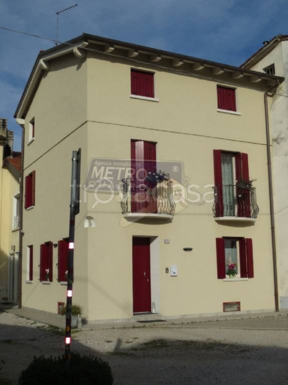casa indipendente in vendita a Carrè