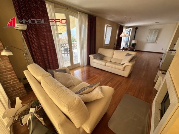 casa indipendente in vendita a Carrè