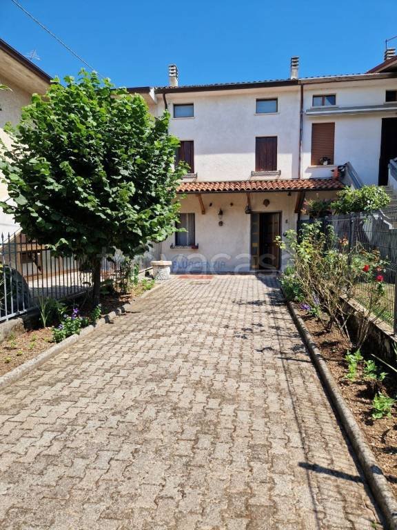 casa indipendente in vendita a Carrè