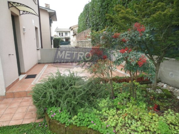 casa indipendente in vendita a Carrè