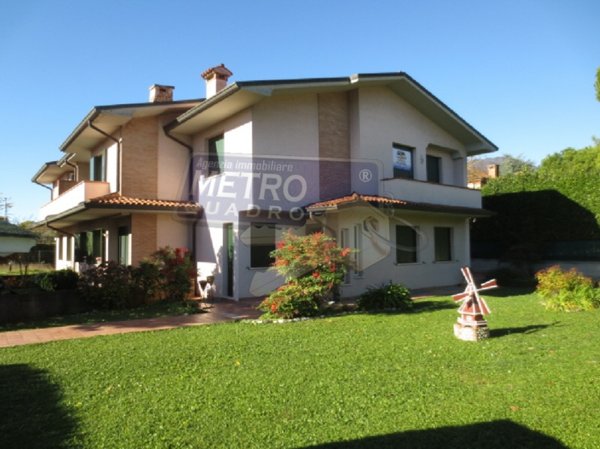 casa indipendente in vendita a Carrè