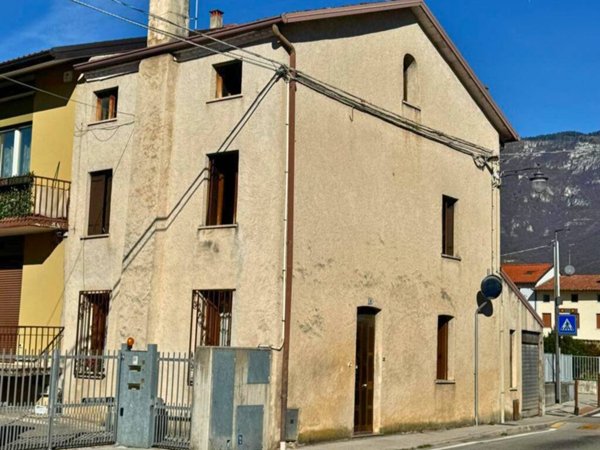 casa indipendente in vendita a Carrè