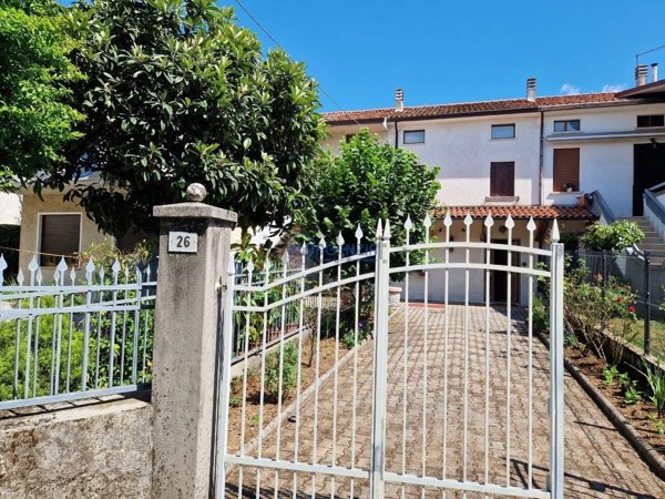casa indipendente in vendita a Carrè