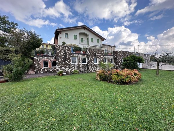 casa indipendente in vendita a Carrè