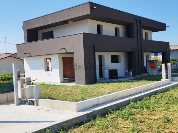casa indipendente in vendita a Carrè