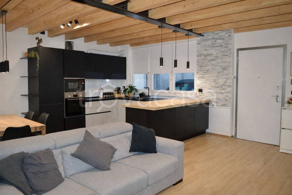 casa indipendente in vendita a Carrè