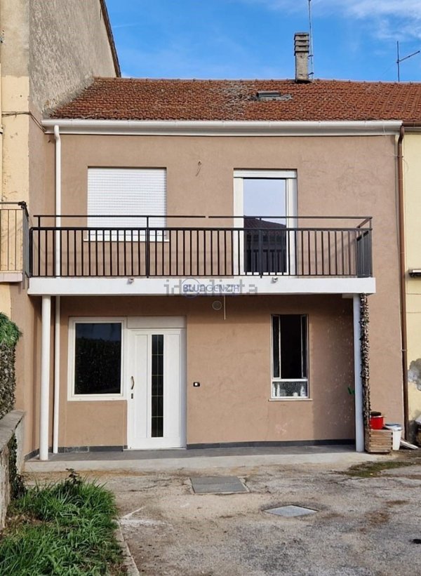 casa indipendente in vendita a Carrè