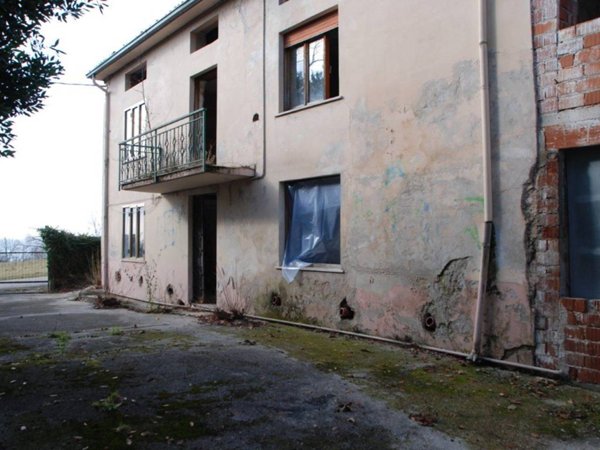 casa indipendente in vendita a Carrè