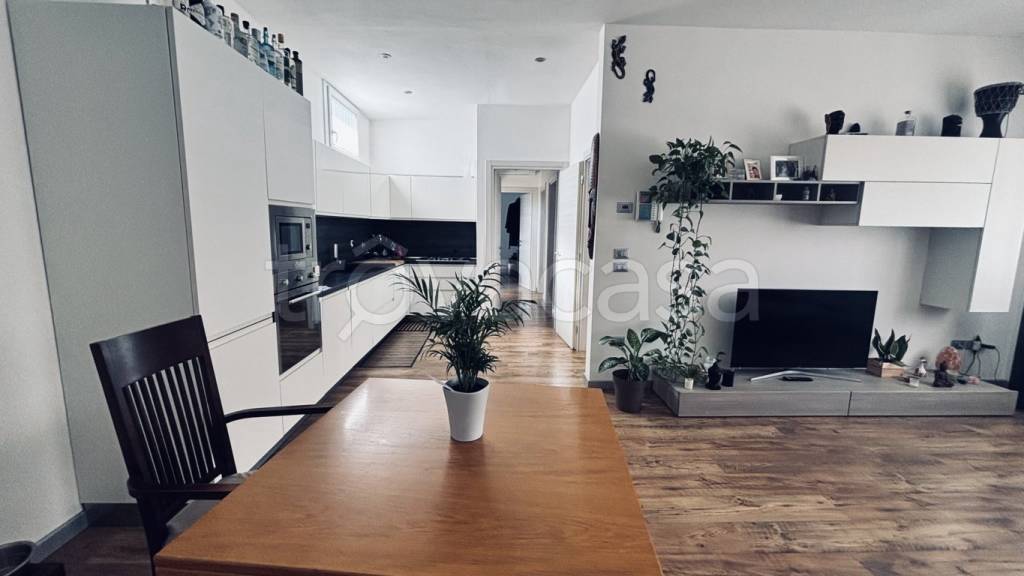 casa indipendente in vendita a Carrè