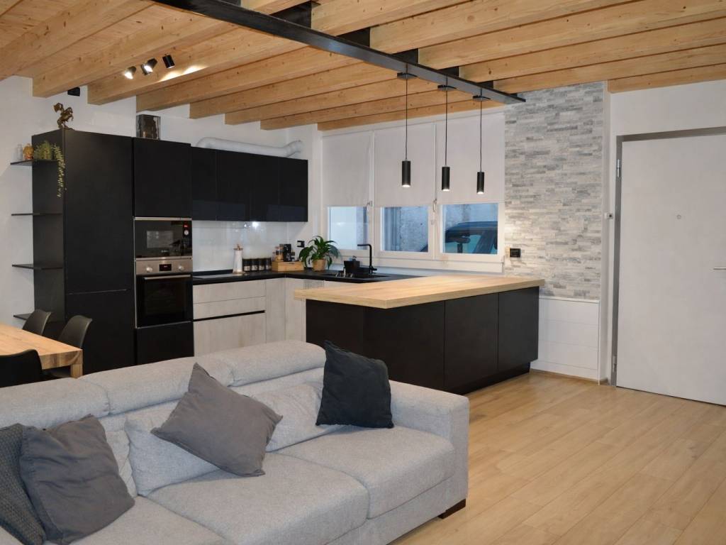 casa indipendente in vendita a Carrè