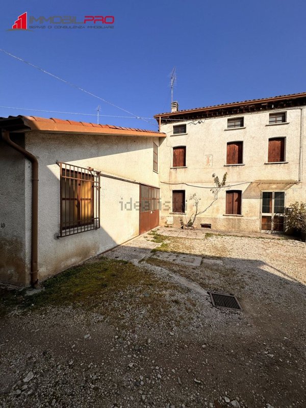 casa indipendente in vendita a Carrè