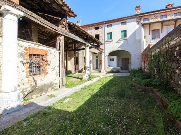 casa indipendente in vendita a Carrè