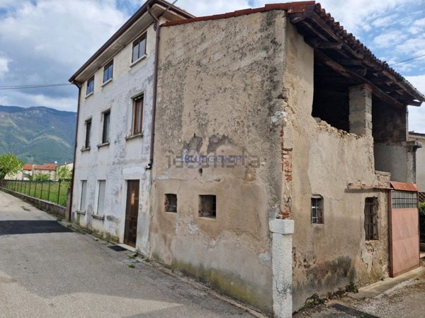 casa indipendente in vendita a Carrè