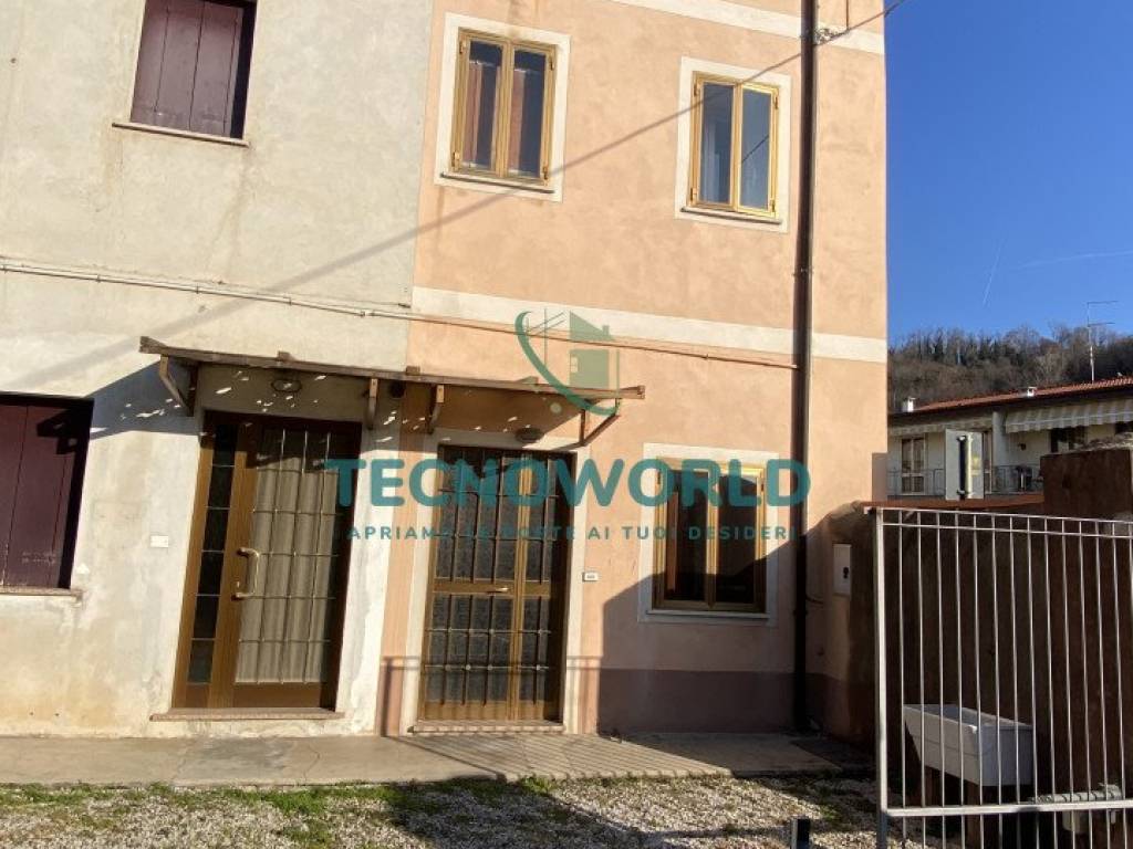 casa indipendente in vendita a Carrè