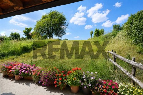 casa indipendente in vendita a Carrè