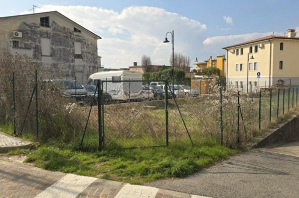 negozio in vendita a Carrè