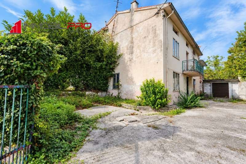 casa indipendente in vendita a Carrè