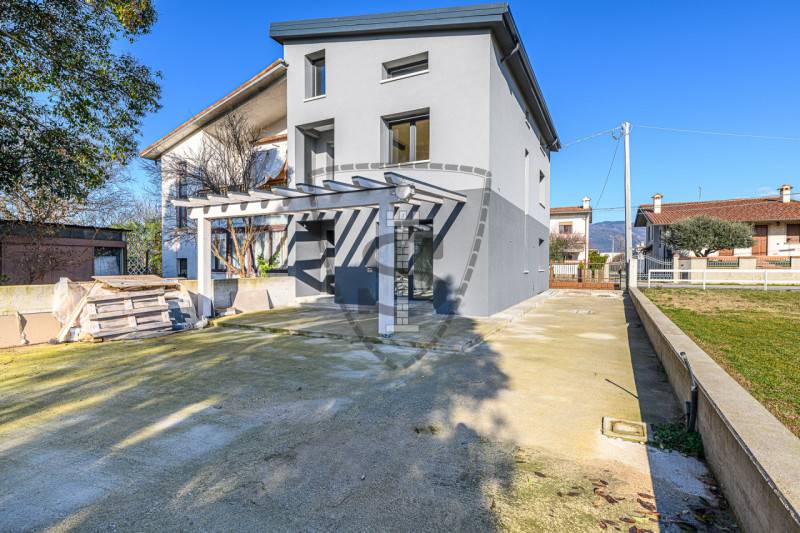 casa indipendente in vendita a Cassola