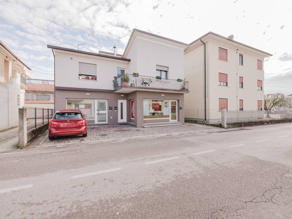 intera palazzina in vendita a Cassola in zona San Zeno