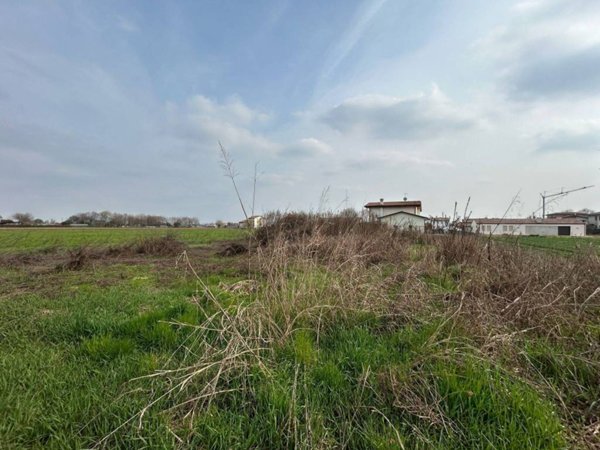 terreno edificabile in vendita a Cassola
