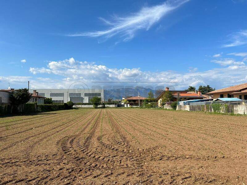 terreno edificabile in vendita a Cassola