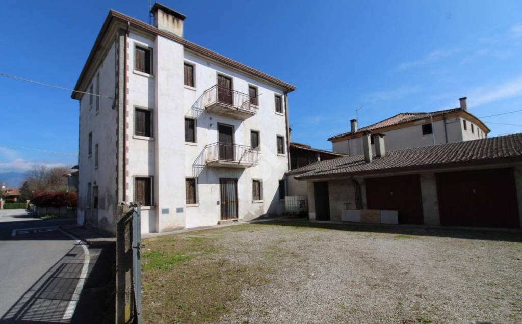 appartamento in vendita a Cassola in zona Marini