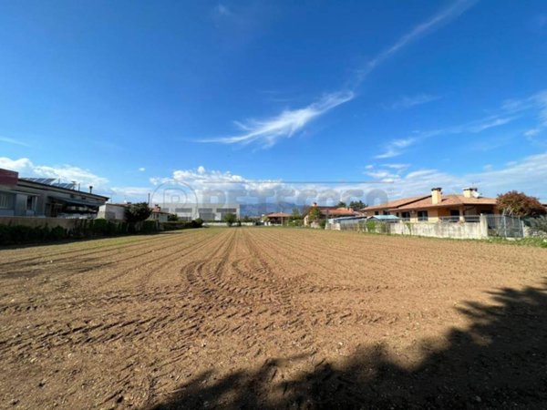 terreno edificabile in vendita a Cassola