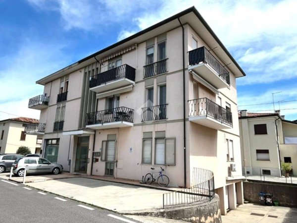 appartamento in vendita a Cassola in zona San Zeno