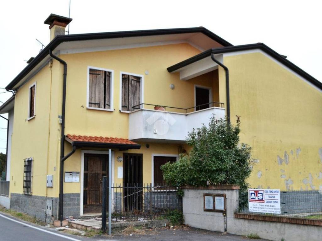 intera palazzina in vendita a Cassola